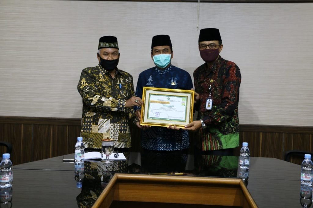 HM Qosim Terima Penghargaan sebagai Pengelola Baznas Teebaik