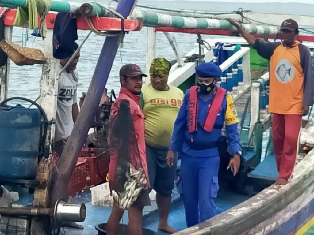 Satpolairud Polres Gresik Tangkap Tiga Perahu Berjaring Trawl